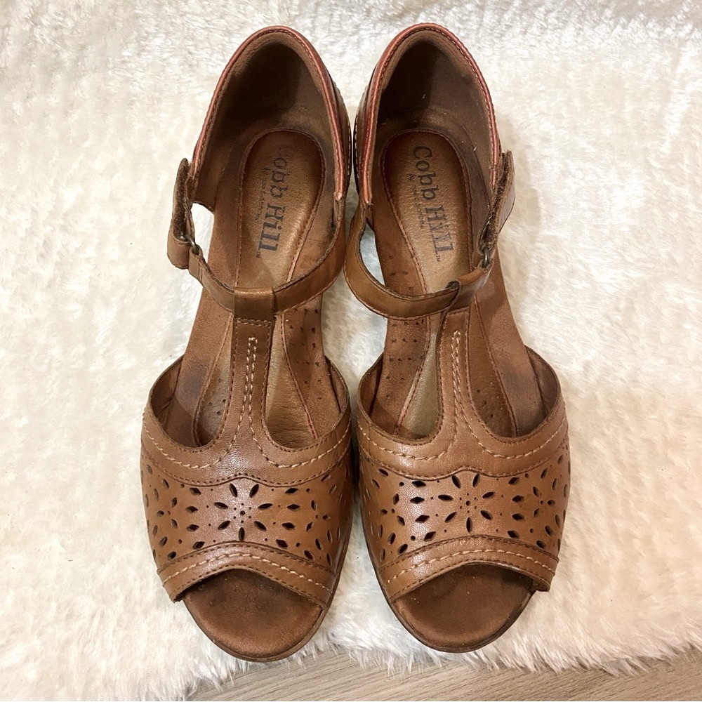 Cobb Hill Women's Tan Cutout Sandals